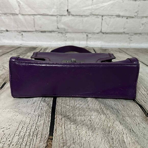 D10 Simply Vera Vera Wang Purple Shoulder Bag, Pre-owned - Picture 5 of 7